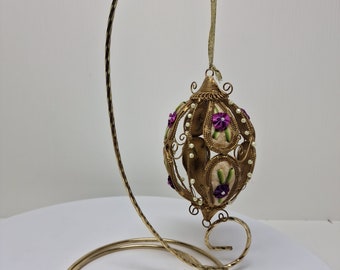 Vintage Metal Floral Gold Tone Christmas Tree Ornament  Xmas Holiday D53