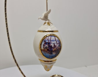 Vintage Danbury Mint Porcelain Ornament Egg With Birds David A. Masss D51