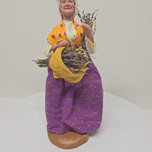Figura de mujer Santon llevando flores/ramitas secas, Florencia Francia 11" D10