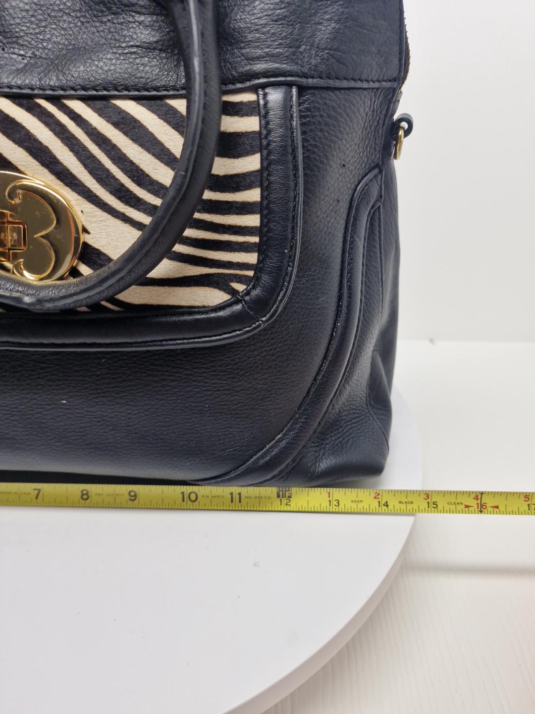 【数々のアワードを受賞】 Hair Calf Print Zebra Leather Black FOX EMMA Womens D86 Bag 小物