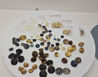 117 pc Vintage Mixed Lot Of All Types & Sizes Buttons, Metal And Plastic, D8