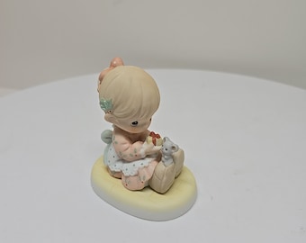 Precious Moments Figure 2001 Sharing The Season With You Hallmark Exclusive D51