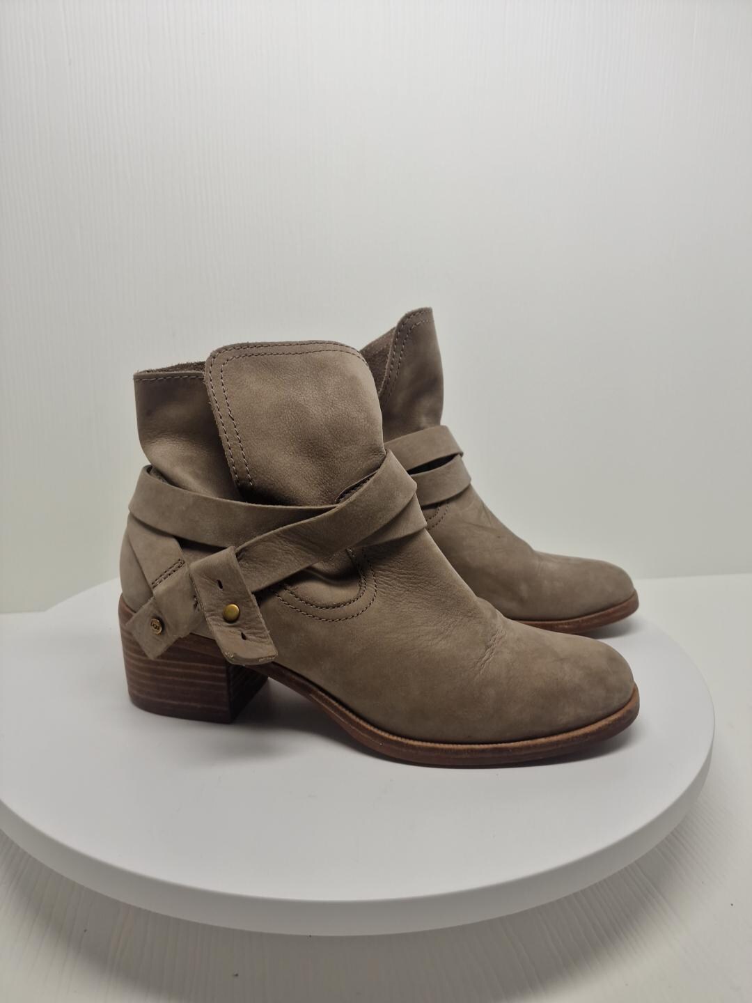 UGG Elora Women s Sahara Suede Leather Heeled Ankle Boots USA Size 8 D80 Etsy