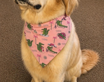 Bandana per animali domestici con motivo alligatore e design preppy da golf • Bandana rosa con elastico per capelli • Accessorio per cani da infilare