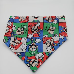 Mario et Luigi réversibles avec tissu bleu uni