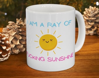 Soy un rayo de maldita taza de sol // Taza de café de tamaño grande o estándar // Taza divertida, sarcástica y vulgar // ¡Regalo perfecto para los atrevidos!