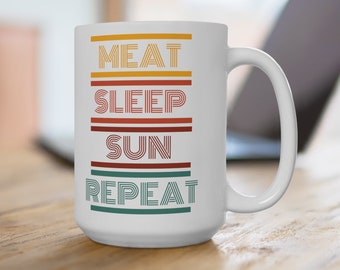 Fleischfresser-Tasse, Fleischschlafsonne-Wiederholung buntes Retro-Design auf weißer Keramik, 11 Unzen und 15 Unzen Größen erhältlich! Lion Diet Keto das Perfekte Geschenk