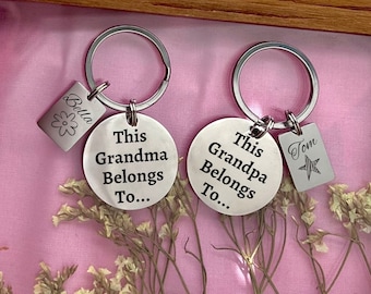 Llavero personalizado "Pertenece a": regalo de acero inoxidable para abuelos