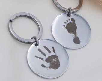 Llavero con huella de mano grabada: recuerdo personalizado de acero inoxidable