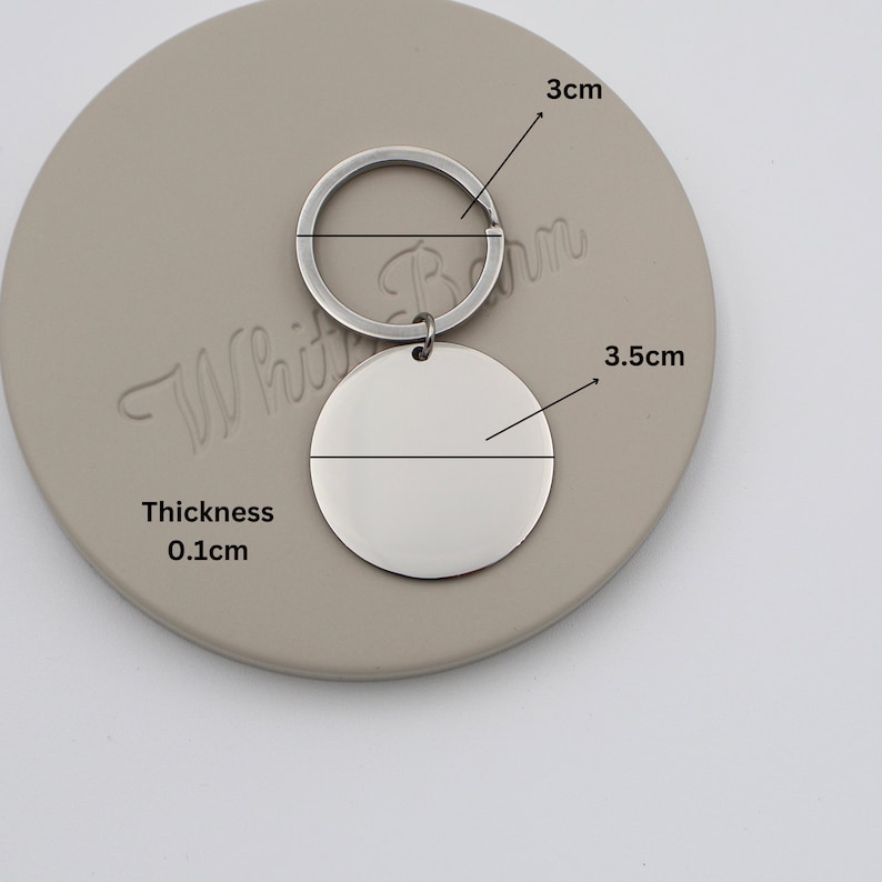 a picture of a keychain with measurements on it