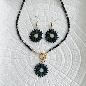 Black Daisy Jewelry Set - Necklace and Earrings, Hematite, 18k Gold Plated