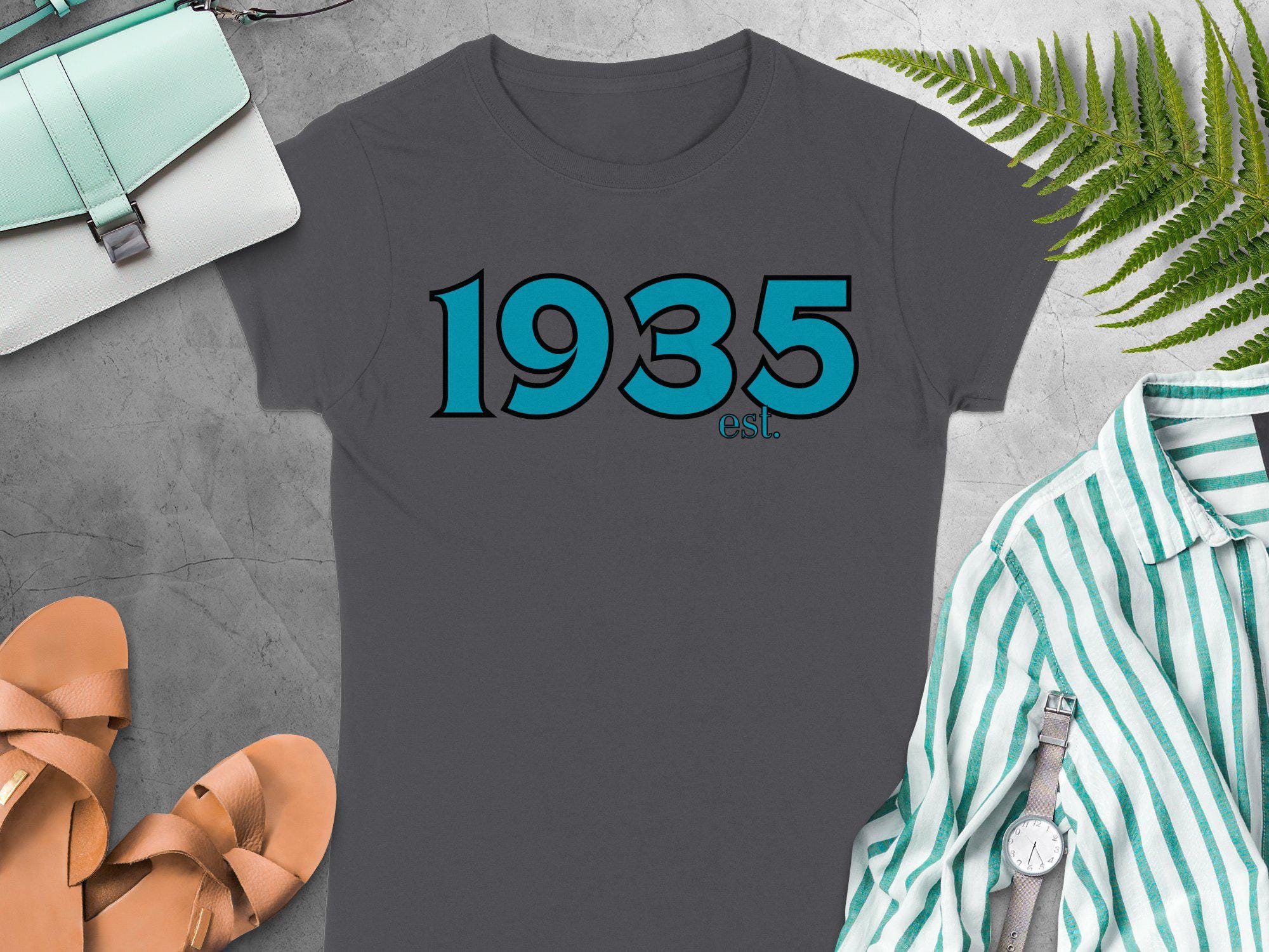 1935年創業のTシャツとパーカー。ヴィンテージスタイルの誕生年ギフト