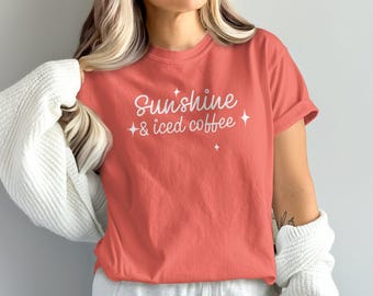 Camiseta "Sun and Iced Coffee", sudadera "Iced Coffee", ropa para amantes del café, ropa con cafeína, buen rollo veraniego, un bonito regalo de moda.