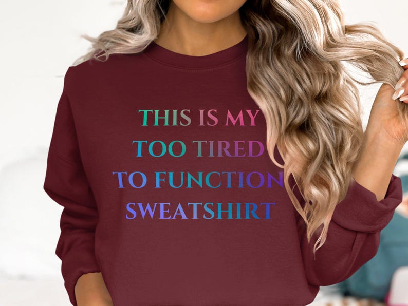 Sudadera "Demasiado cansado para funcionar" - Prenda cómoda para esos días de pereza y noches de relax. imagen 3