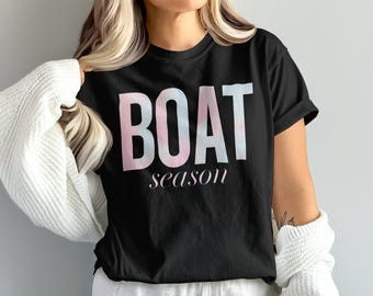 Maglietta "Stagione delle barche", felpa estiva carina, regalo per gli amanti delle barche, maglietta per le vacanze in barca, design nautico, vita sul lago, maglietta per gite in barca a vela, sport acquatici