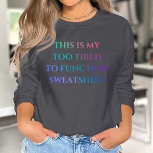 Sudadera "Demasiado cansado para funcionar" - Prenda cómoda para esos días de pereza y noches de relax. imagen 4