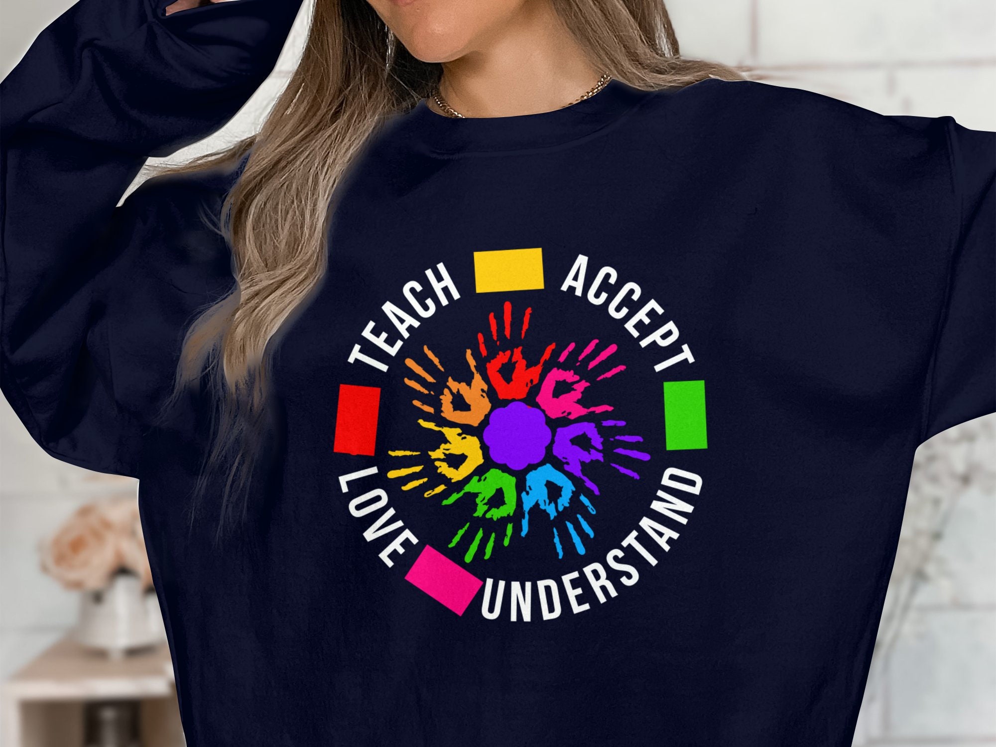 カラフルな手形の円形デザインのTシャツまたはスウェットシャツ