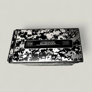 非常に詳細な USM C をテーマにした 50CAL 弾薬缶のフルラップ レーザー彫刻ファイル