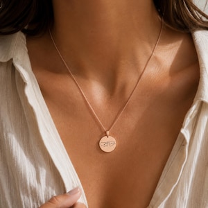 Collana personalizzata con paese e stato, regalo a lunga distanza, collana con due nomi di casa