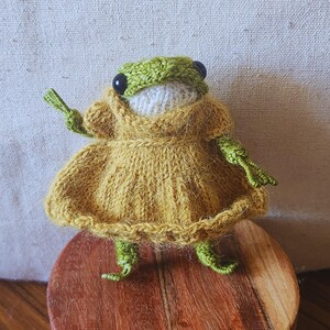 Frosch Kleid - Alpaka Wolle, Miniature Amigurumi Doll Kleidung