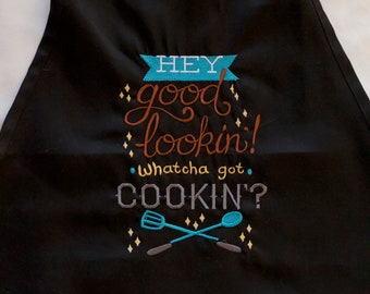 Haftowany fartuch kuchenny, ręcznie robiony haft z nicią, fartuch kuchenny z haftem, wzór haftu