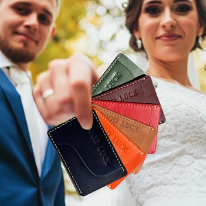 Personalisierte zweifache Brieftasche aus Leder - Einzigartiges Geschenk für die Trauzeugen, kundenspezifischer Kartenhalter für Ihn, perfektes Hochzeitsgeschenk, Herrenzubehör