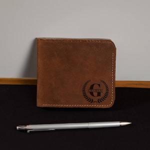 Billetera de cuero personalizada para hombre Billeteras plegables personalizadas para hombre Tarjetero de cuero grabado Regalo para papá Regalos de Navidad al por mayor Empleado Esposo