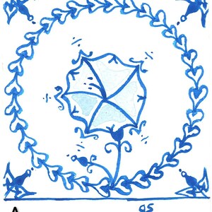 K&ouml;nnte beinhalten: Handgezeichnetes blau-wei&szlig;es Blumenfliesen-Design. Die zentrale Blume ist von einem herzf&ouml;rmigen Rankenbord&uuml;ren umgeben. Die Ecken zeigen vogelartige Formen. Der Buchstabe "A" und die Initialen "gs" sind sichtbar.