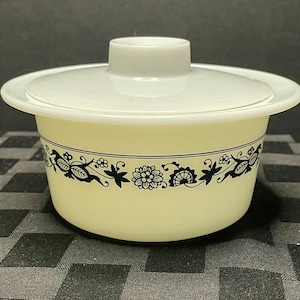 Vintage PYREX Old Town Blue Butter Bowl/Tub with Original Lid, Vintage Pyrex, Pyrex Gifts