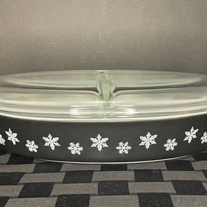 Vintage PYREX Black Snowflake Divided Casserole Dish, Vintage Pyrex Servingware, 1960s Pyrex, Holiday Pyrex, Pyrex Gifts