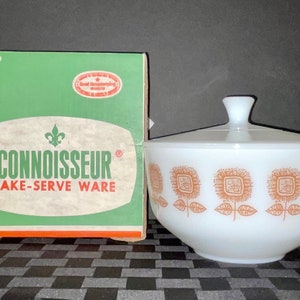 Vintage Federal Milk Glass Sunflower Connoisseur Casserole Dish w/ lid, 2 1/2 Quart, Vintage in Box, Golden Sunflower, Vintage Gifts