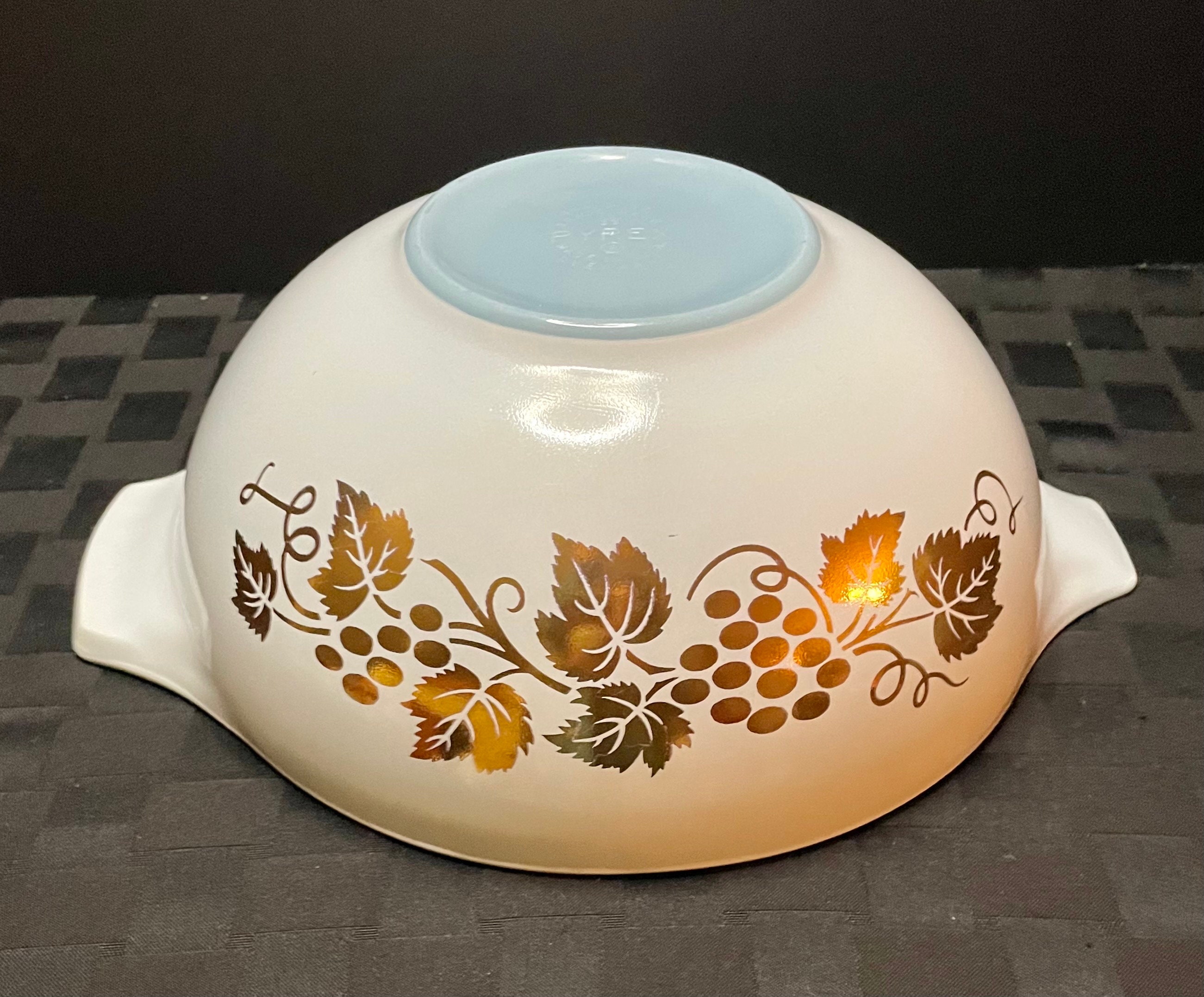 Vintage Pyrex Promotional Dephite Blue Golden Grapes 444