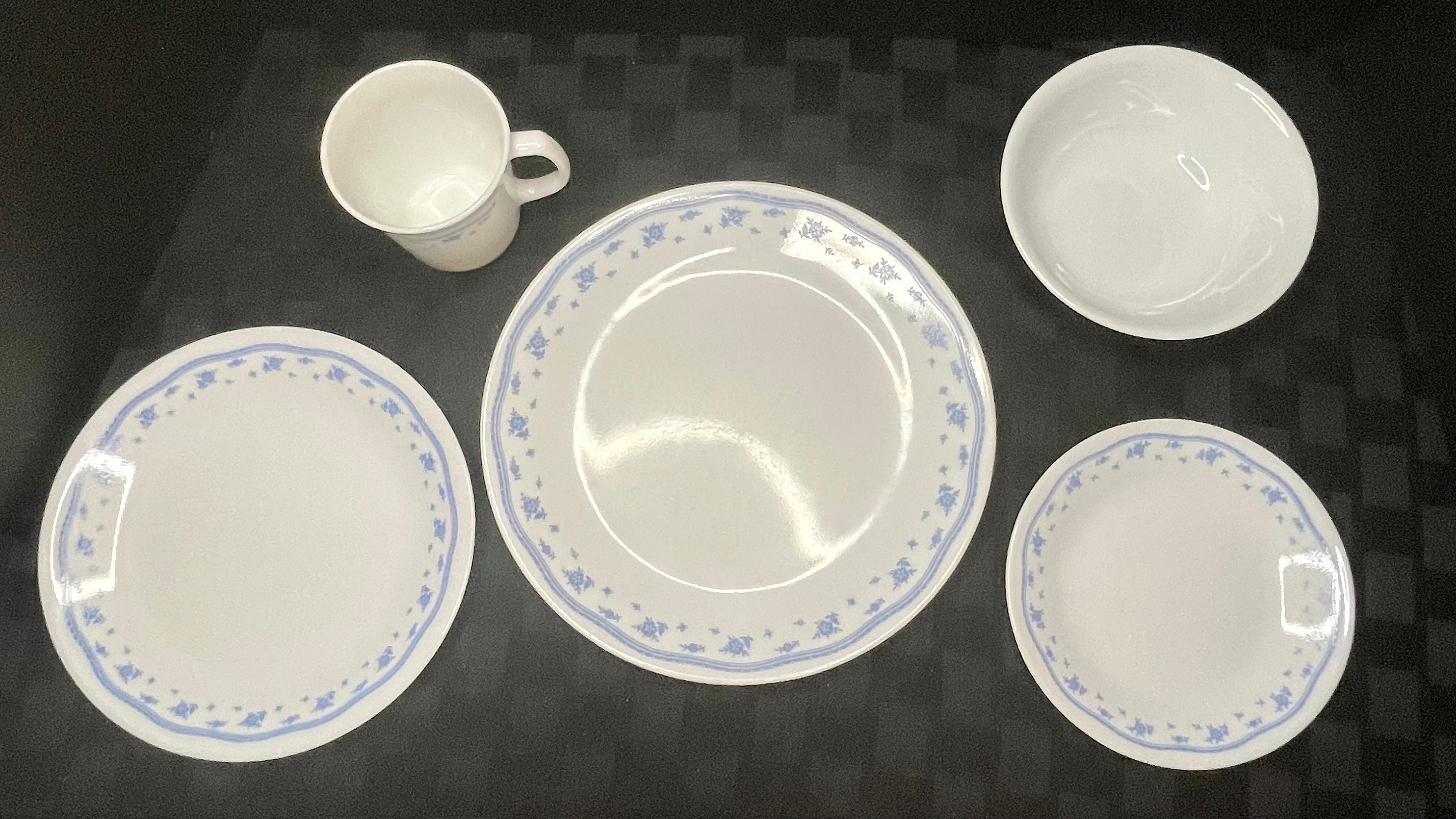 Vintage Corning Corelle Dinnerware Set of 5 Pieces in Morning Blue