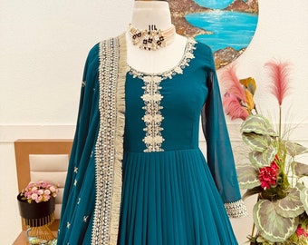 Diseñador azul encantador vestido azul de estilo completo con Dupatta con bordado pesado, vestido de dama de honor vestido de fiesta vestido confeccionado para mujeres