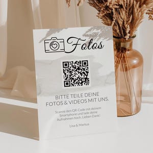 Hochzeits-QR-Code Schild auf Deutsch aus wertigem Offsetkarton | DIN A6 | Teile Deine Fotos & Videos mit uns | Hochzeitsschild