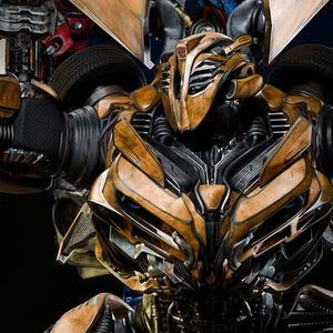 Könnte beinhalten: Bild von zwei detaillierten Roboterfiguren, eine rot und die andere gold und schwarz, mit komplizierten mechanischen Designs. Der rote Roboter hat eine große Waffe, und der goldene Roboter hat eine Klinge. Das Bild enthält den Text "NEW ERA" und "AVAILABLE ON PATREON".