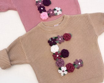 Handbestickter Strickpullover, Personalisiert, FLOWER MONOGRAMM, Babypullover, Kinderpullover, Pullover Geburtstag mit Zahl, 1. Geburtstag