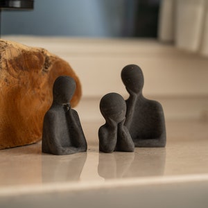 Minimalistische Familienfiguren aus Beton Bild 4