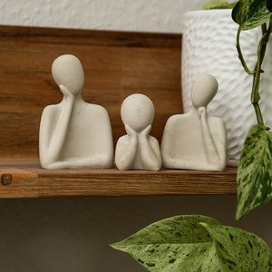 Minimalistische Familienfiguren aus Beton Bild 2