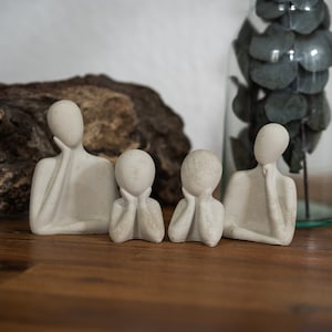 Minimalistische Familienfiguren aus Beton Bild 1