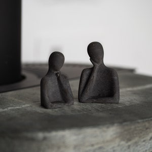 Minimalistische Familienfiguren aus Beton Bild 5