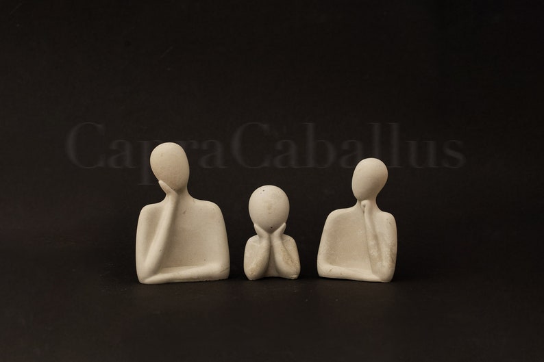 Minimalistische Familienfiguren aus Beton Bild 3