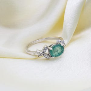 Emerald Cubic Zirconia Ring in Sterling Silver - Stunning Green CZ Gemstone, Elegant & Affordable Birthstone or Statement Ring for Women