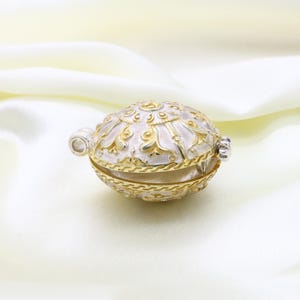 Vintage Gold & Silver Ornate Egg Pill Box – FabergeStyle Trinket Box, Embossed Oval Keepsake, Elegant Gift for Her,Decorative Jewelry Holder