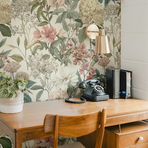 Vintage Floral Wallpaper – Warm Botanical Wall Mural With Cream and ...