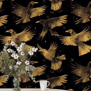 Carta da parati Gothic Gold Raven - Motivo a uccelli scuri senza soluzione di continuità per decorazioni stregonesche, Halloween o pareti in stile Dark Academia
