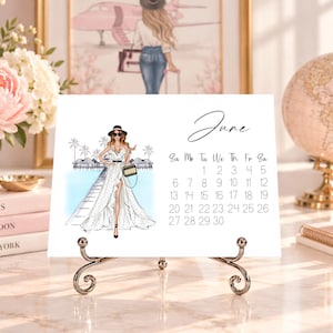 Pode incluir: Uma p&aacute;gina de calend&aacute;rio de mesa branca para junho com uma ilustra&ccedil;&atilde;o de moda de uma pessoa com chap&eacute;u de abas largas, &oacute;culos de sol e um vestido branco comprido num cais. A grelha mostra os dias do m&ecirc;s de 1 a 30.