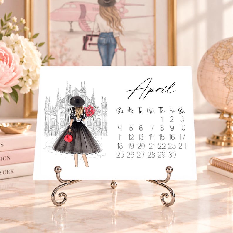 Pode incluir: Uma p&aacute;gina de calend&aacute;rio de mesa para abril com uma ilustra&ccedil;&atilde;o em preto e branco de uma pessoa com chap&eacute;u preto, blusa listrada e saia rodada segurando flores vermelhas em frente a uma catedral, com o m&ecirc;s e as datas em preto.