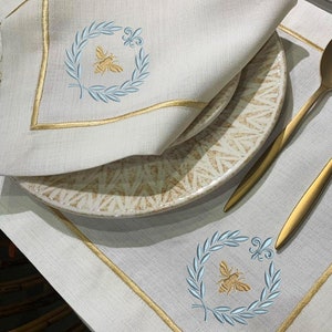 French Bee in Laurel Wreath Embroidered Fabric Napkins, Placemats and Table Runner Set; Dinner and Wedding Table Decor; Home Gift