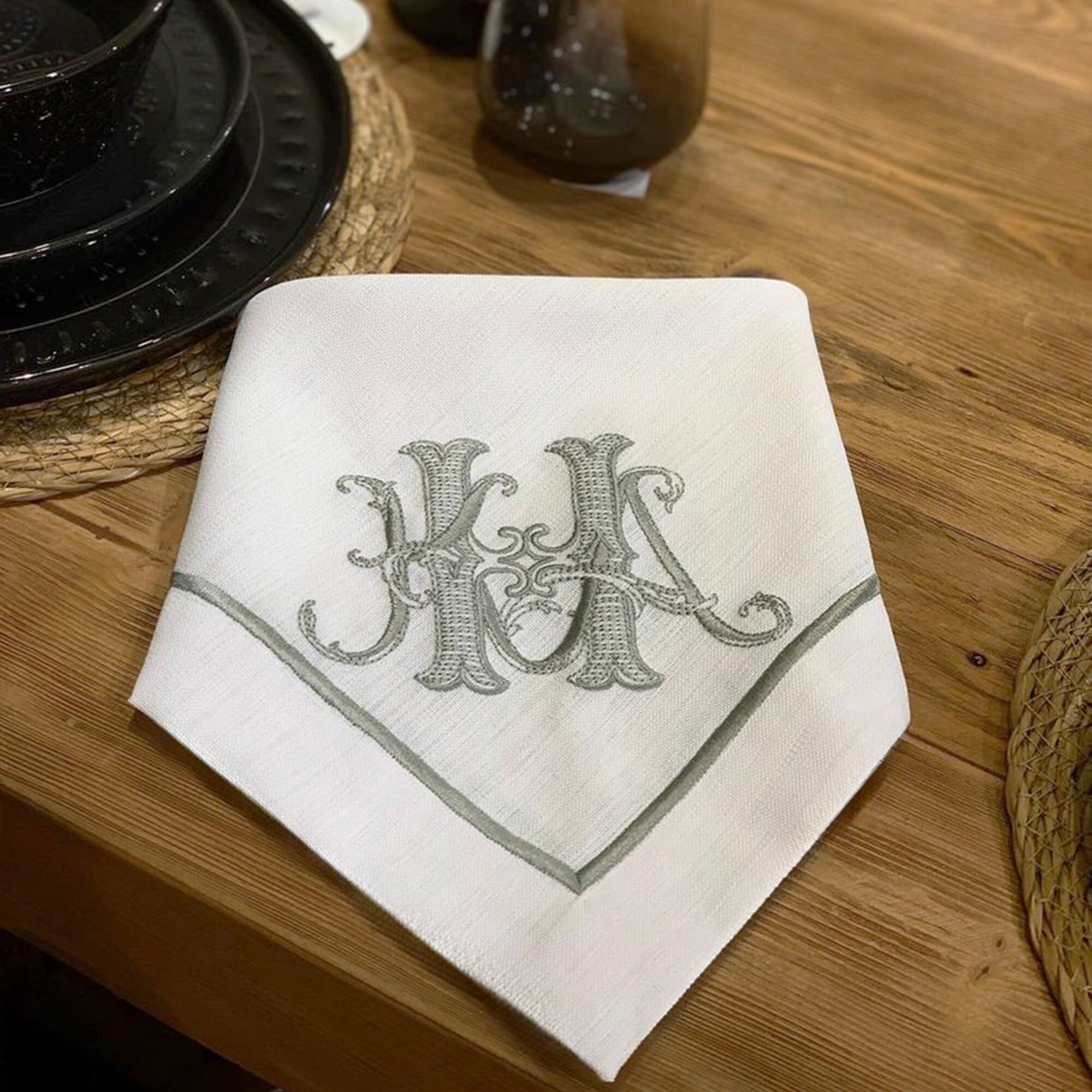 Personalized Embroidered Elegant Table Linen Overlapping Monograms